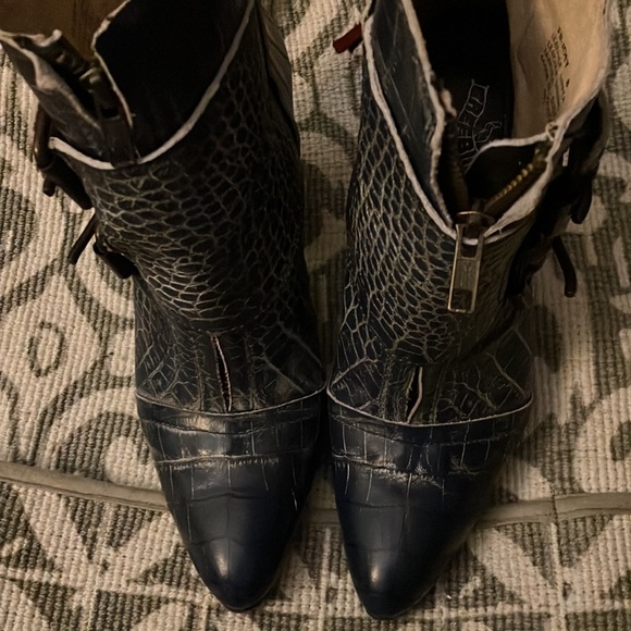 Freebird By Steven JOEY Navy/Blue Croco SIZE 8 - Picture 2 of 3